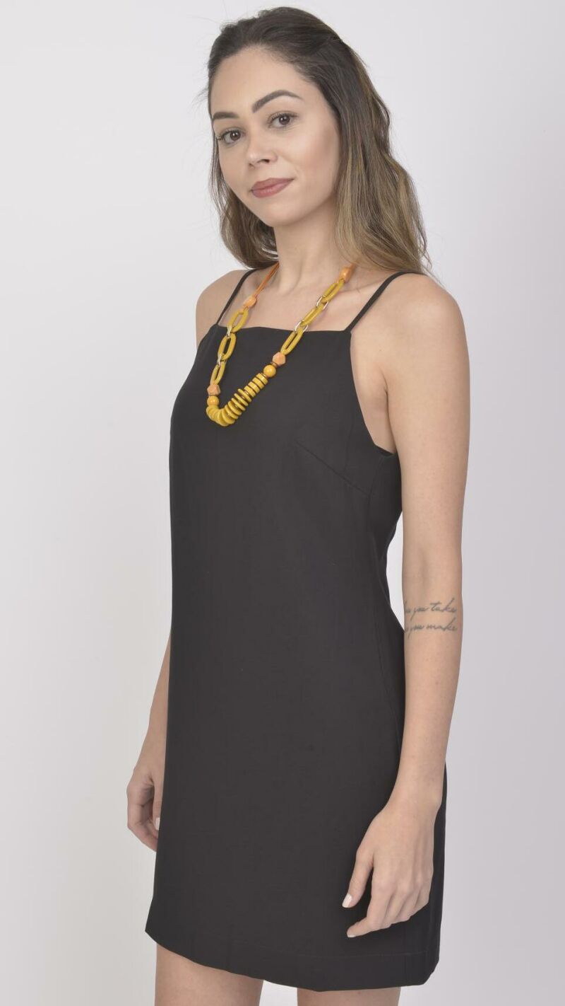 Imagem de Vestido Preto Curto de Alfaiataria com Alças Finas - Elegância Clássica e Toque Moderno para Qualquer Ocasião